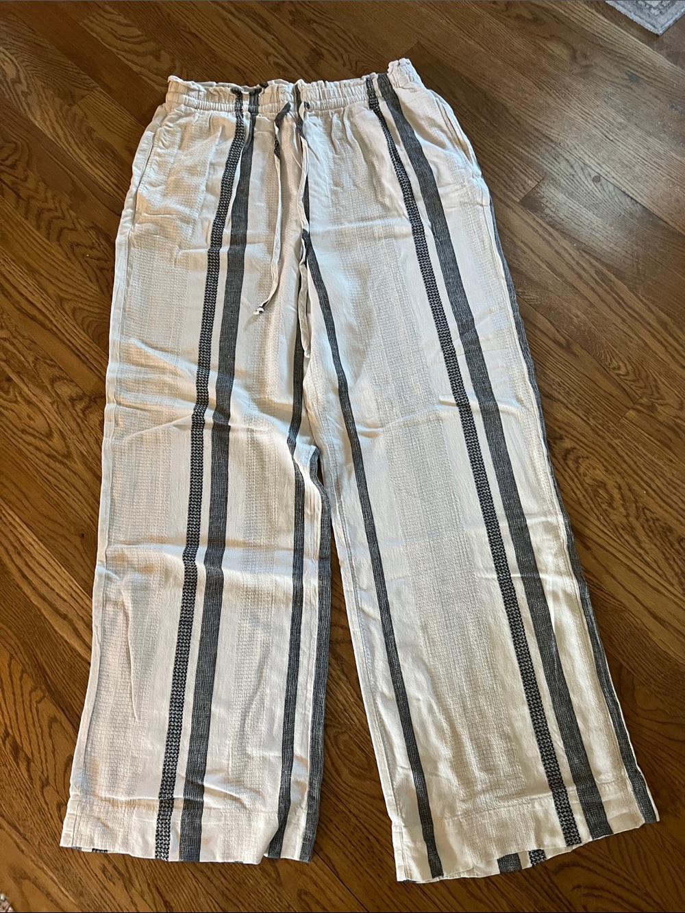 cloth & stone White Drawstring Linen-Blend Pants with Black Stripes